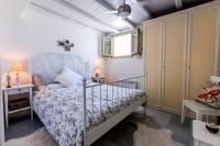 Posteľ alebo postele v izbe v ubytovaní Kallirroe Master Villa with Sea View and Pool