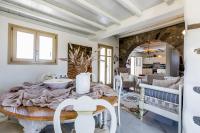 Posedenie v ubytovaní Kallirroe Master Villa with Sea View and Pool