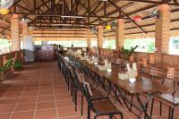 En restaurant eller et andet spisested på Nhà May Mắn Krông Nô - Đăk Nông