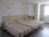 A bed or beds in a room at Hotel Cogullada