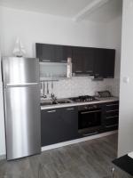 Kuchyňa alebo kuchynka v ubytovaní Apartmani MATKO