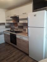 Kuchyňa alebo kuchynka v ubytovaní Apartmani MATKO