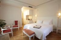 Postel nebo postele na pokoji v ubytování Corinne Art & Boutique Hotel