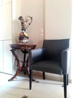 A seating area at Rg Status Hotel
