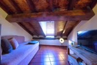 A television and/or entertainment centre at La Buhardilla de Andrea