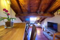 A television and/or entertainment centre at La Buhardilla de Andrea