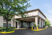 una representación del frente de un edificio en Plaza Inn &amp; Suites, en Hagerstown