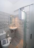 Kúpeľňa v ubytovaní Studios Akrogiali