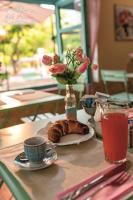 Jedlo v ubytovaní bed & breakfast alebo blízkom okolí