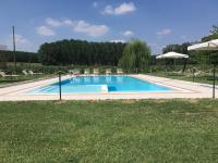 The swimming pool at or close to Agriturismo La Cascinetta
