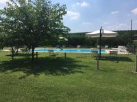 The swimming pool at or close to Agriturismo La Cascinetta