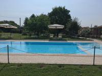The swimming pool at or close to Agriturismo La Cascinetta