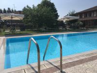 The swimming pool at or close to Agriturismo La Cascinetta