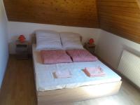 Łóżko lub łóżka w pokoju w obiekcie Major apartman