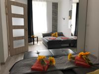 Postel nebo postele na pokoji v ubytování Sunflowers Apartman