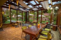 Vonkajšia záhrada v ubytovaní Anavasi Mountain Resort