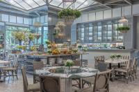 Una representación de un restaurante con mesas y sillas. en Citadines Millennium Ortigas Manila, en Manila