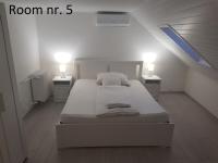 Posteľ alebo postele v izbe v ubytovaní Zoli Apartmanok-Zoli Kölcsey 19 Villa