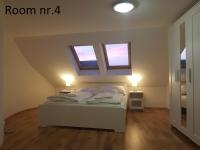 Posteľ alebo postele v izbe v ubytovaní Zoli Apartmanok-Zoli Kölcsey 19 Villa
