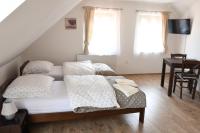Postel nebo postele na pokoji v ubytování Penzion-apartmán Souček