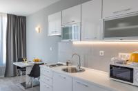 Kuchyňa alebo kuchynka v ubytovaní Apartments ZoomZoom