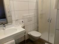 A bathroom at Hotel Restaurant zum Schwan