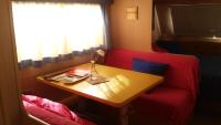 A seating area at caravana en oasis privado