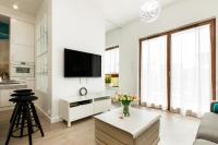Televízia a/alebo spoločenská miestnosť v ubytovaní Apartments Gdańsk Starowiejska by Noclegi Renters