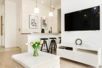 Televízia a/alebo spoločenská miestnosť v ubytovaní Apartments Gdańsk Starowiejska by Noclegi Renters