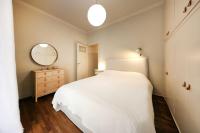 Posteľ alebo postele v izbe v ubytovaní Brand new Modern Apartment with satellite TV