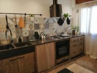 Kuchnia lub aneks kuchenny w obiekcie Stefany's Home Venice Apartment