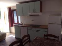 Kuchyňa alebo kuchynka v ubytovaní Villa M - 4 Persons Apartment, Put