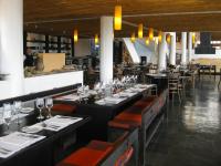 Un restaurante u otro lugar para comer en Remota Patagonia Lodge