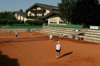 Tenis alebo squash v ubytovaní Tennis- und Freizeitzentrum Neudörfl alebo jeho okolí