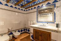Un baño de Hotel Castillo de Monda