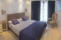 A bed or beds in a room at Estepona Mar Azul Aparthotel