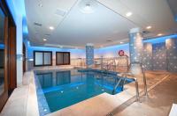 The swimming pool at or close to Estepona Mar Azul Aparthotel