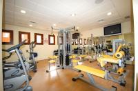 The fitness centre and/or fitness facilities at Estepona Mar Azul Aparthotel