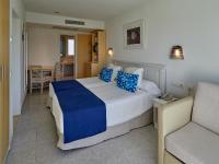 Łóżko lub łóżka w pokoju w obiekcie BQ Alcudia Sun Village