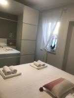Postel nebo postele na pokoji v ubytování Apartments Holiday Baška Voda
