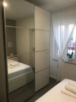 Postel nebo postele na pokoji v ubytování Apartments Holiday Baška Voda