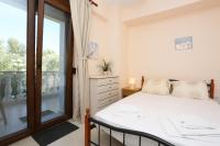 Posteľ alebo postele v izbe v ubytovaní Villa Argo 2 - Beachfront, Big gardens, Location!