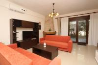 Posedenie v ubytovaní Villa Argo 2 - Beachfront, Big gardens, Location!