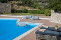 Bazén v ubytovaní Brand New Skala Beach Apartment- Pieno Di Luce alebo v jeho blízkosti