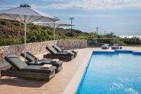 Bazén v ubytovaní Brand New Skala Beach Apartment- Pieno Di Luce alebo v jeho blízkosti