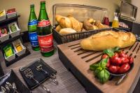 ホテルの敷地内または近くでの食事または食べ物