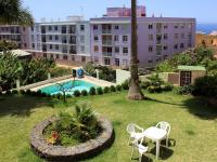 Bazén v ubytovaní Apartamentos Atlantis alebo v jeho blízkosti