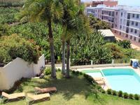 Bazén v ubytovaní Apartamentos Atlantis alebo v jeho blízkosti