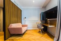 Televízia a/alebo spoločenská miestnosť v ubytovaní Muse luxury rooms