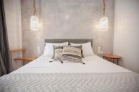Postel nebo postele na pokoji v ubytování Oikia guesthouse